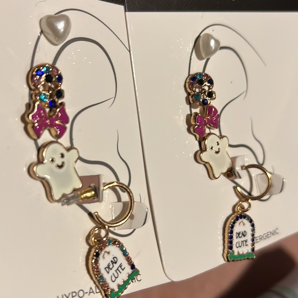 NWT 5 Pair Mixed Earring Stud Set skeleton bow ghost heart Pearl dead cute - Picture 1 of 4